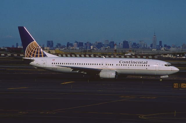 N14231 - Twin-engine aircraft