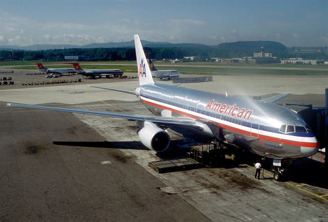 N321AA - Boeing