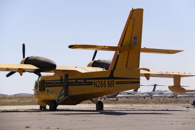 N266NR - Twin-engine aircraft