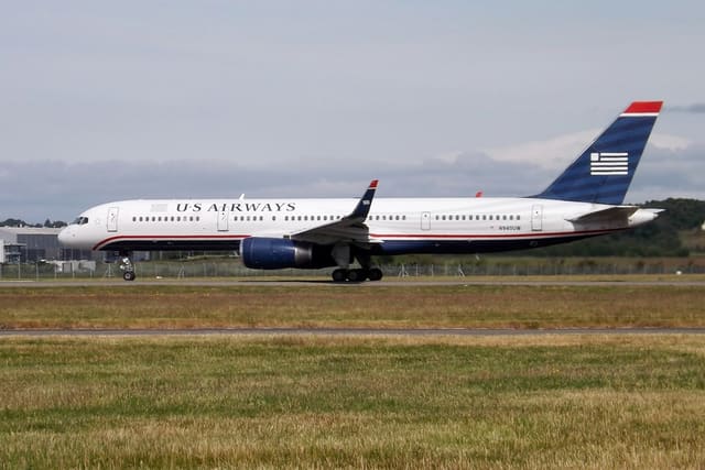 N940UW - Twin-engine aircraft