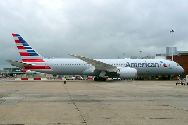N825AA - Boeing
