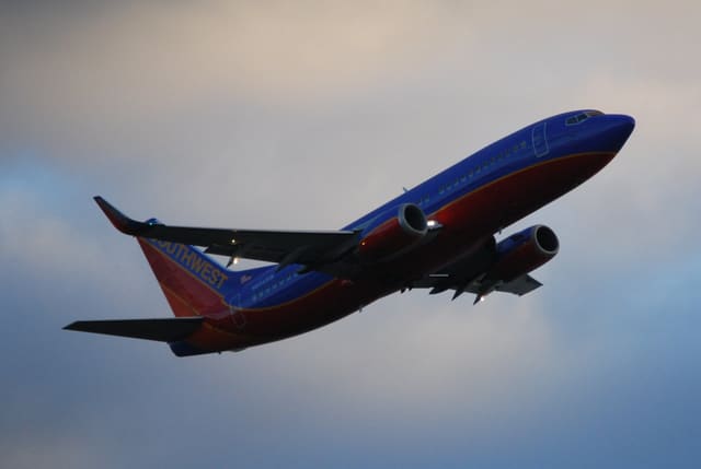 N654SW - Twin-engine aircraft