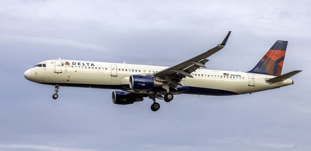 N334DN - Twin-engine aircraft
