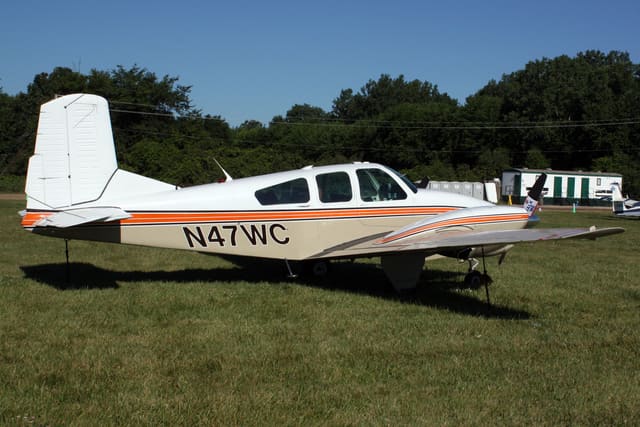 N47WC - Twin-engine aircraft