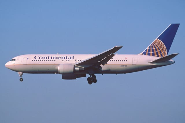 N76153 - Twin-engine aircraft