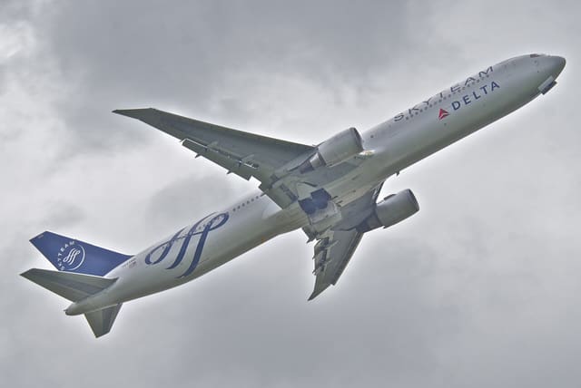 N844MH - Twin-engine aircraft
