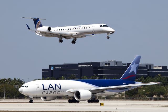 N11109 - Twin-engine aircraft