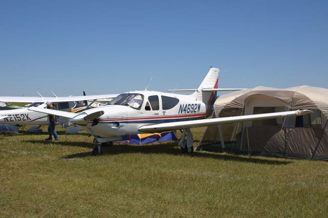 N4692W - Single-engine aircraft