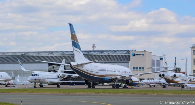 N16XY - Business jet
