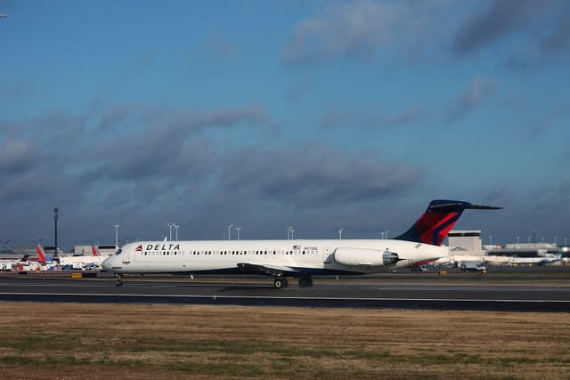 N975DL - Twin-engine aircraft