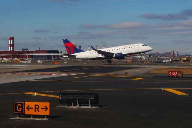 N818MD - Embraer