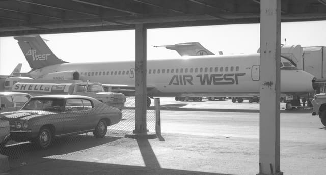 N9345 - Twin-engine aircraft