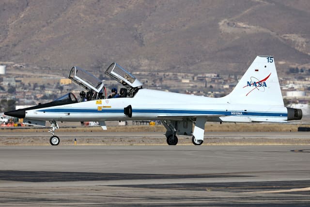 N915NA - Twin-engine aircraft