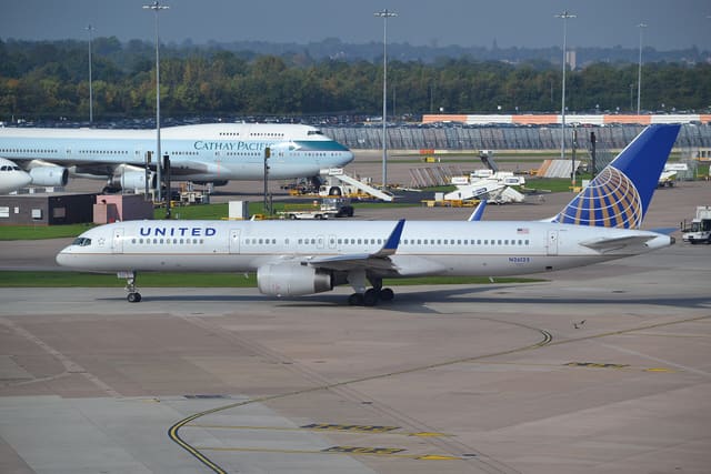 N26123 - Twin-engine aircraft