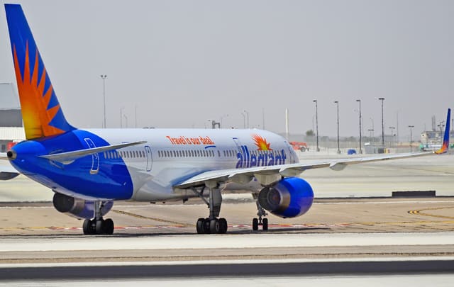 N902NV - Twin-engine aircraft
