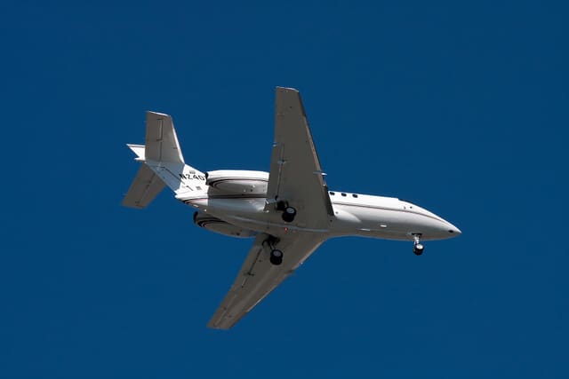 N240Z - Business jet