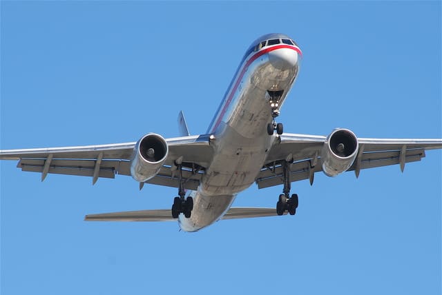 N692AA - Twin-engine aircraft