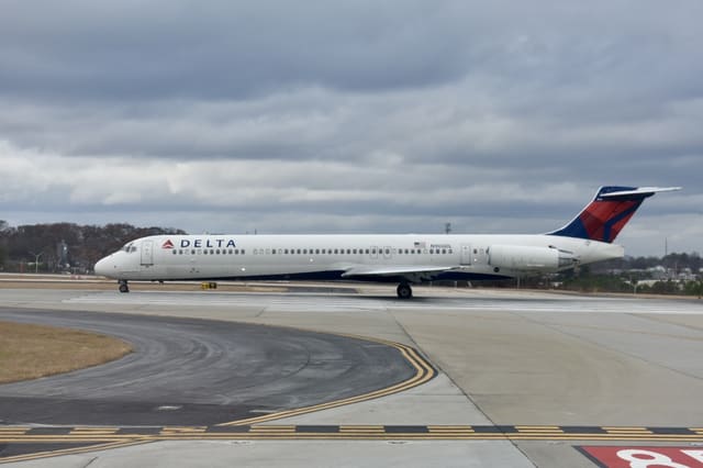 N906DL - Douglas