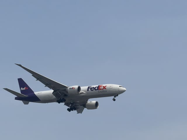 N896FD - Twin-engine aircraft