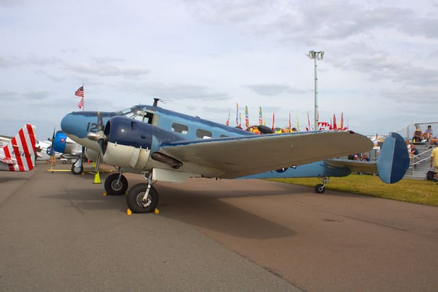 N4207 - Twin-engine aircraft