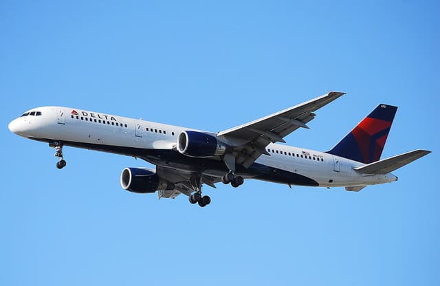 N6701 - Twin-engine aircraft