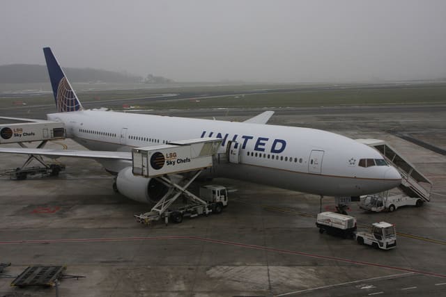 N773UA - Twin-engine aircraft