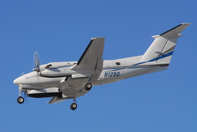 N1250 - Twin-engine aircraft