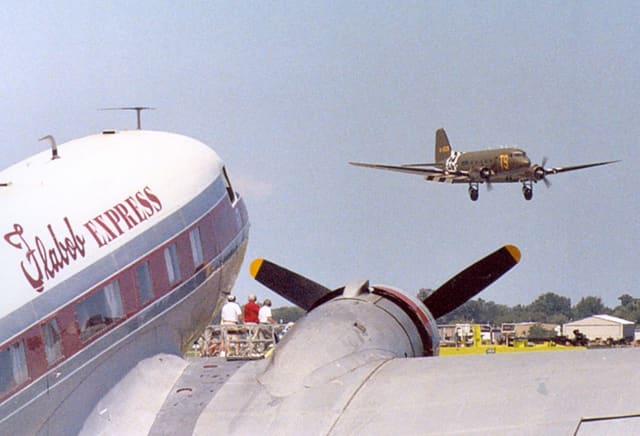 N103NA - Twin-engine aircraft