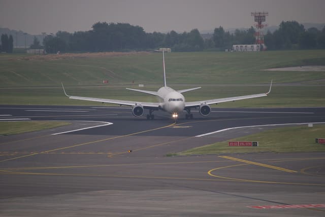 N1611B - Twin-engine aircraft
