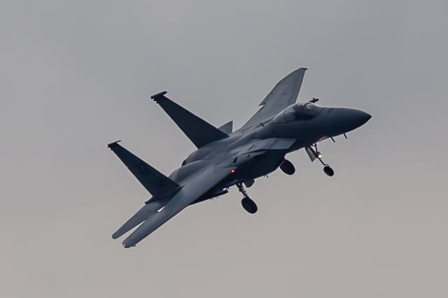  - Twin-engine aircraft