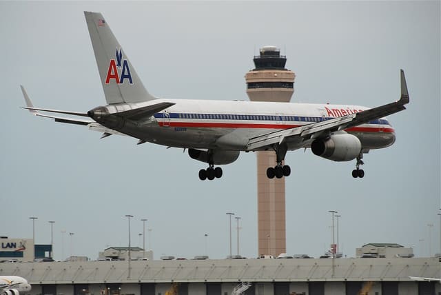 N698AN - Twin-engine aircraft