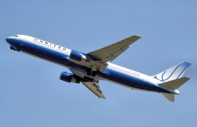 N649UA - Twin-engine aircraft