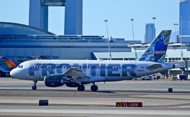 N908FR - Twin-engine aircraft