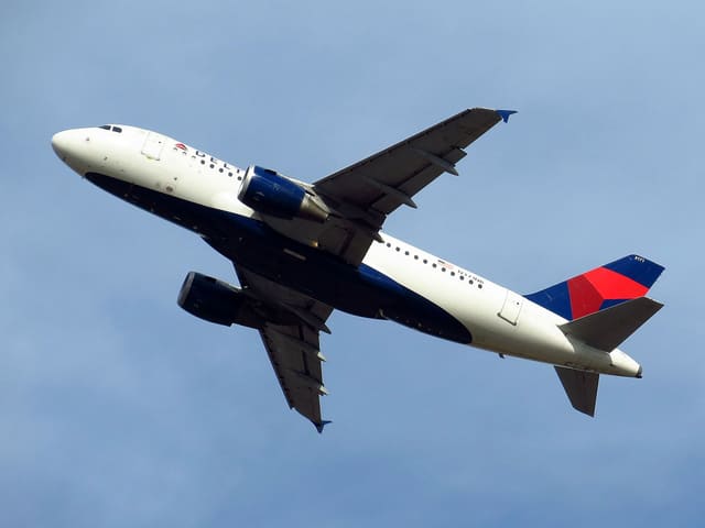 N371NB - Twin-engine aircraft