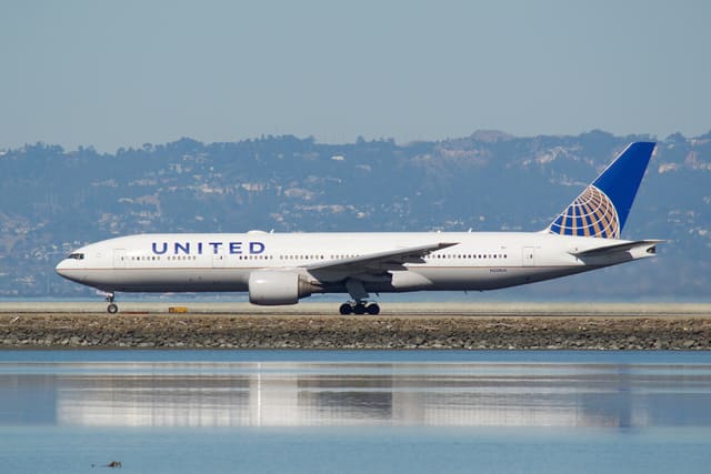 N228UA - Boeing