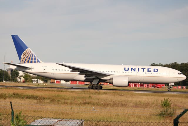 N228UA - Boeing