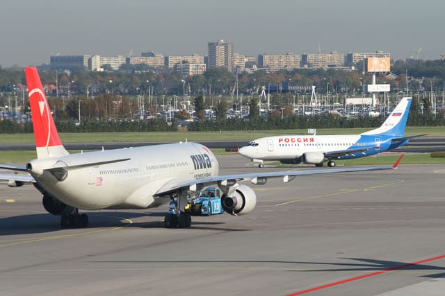 N815NW - Twin-engine aircraft