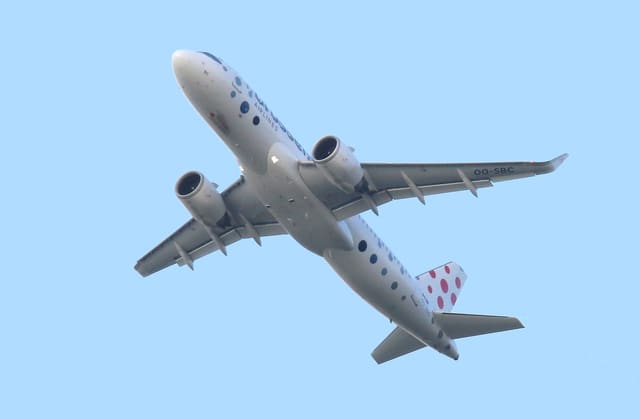 OO-SBC - Twin-engine aircraft