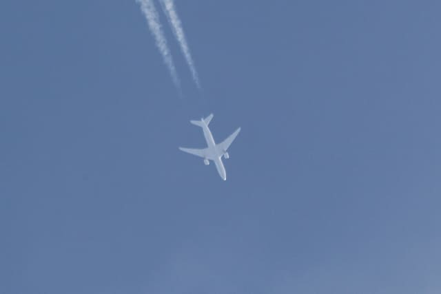 N795UA - Twin-engine aircraft