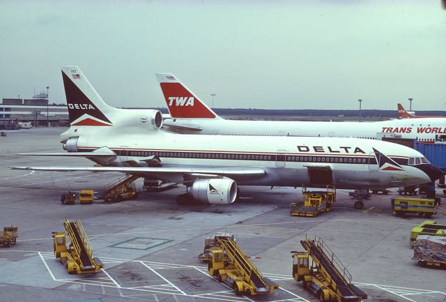 N752DA - Lockheed