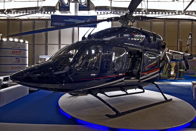 N10984 - Helicopter