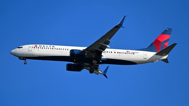 N805DN - Twin-engine aircraft