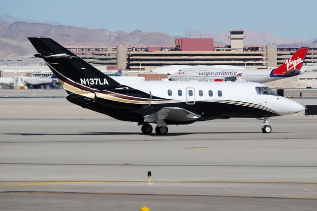 N137LA - Business jet