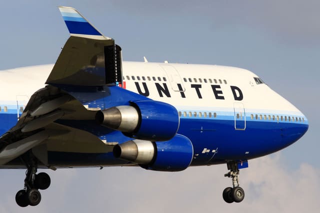 N104UA - Boeing