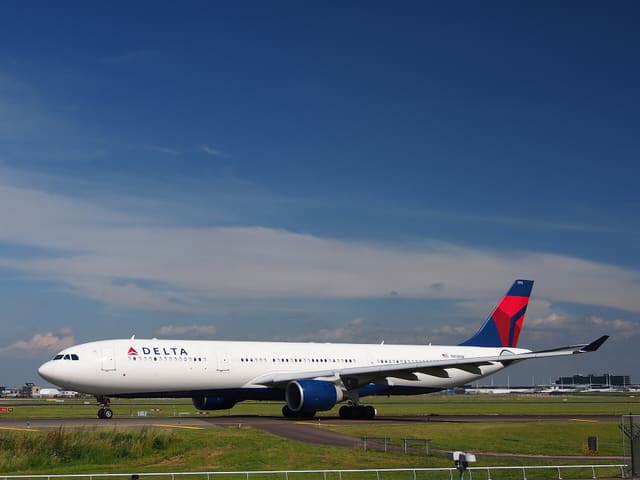 N812NW - Twin-engine aircraft