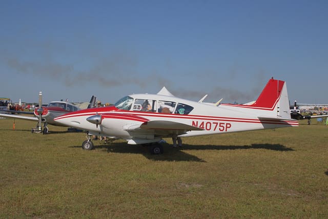N4075P - Twin-engine aircraft