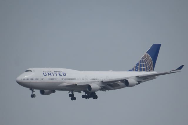 N104UA - Boeing