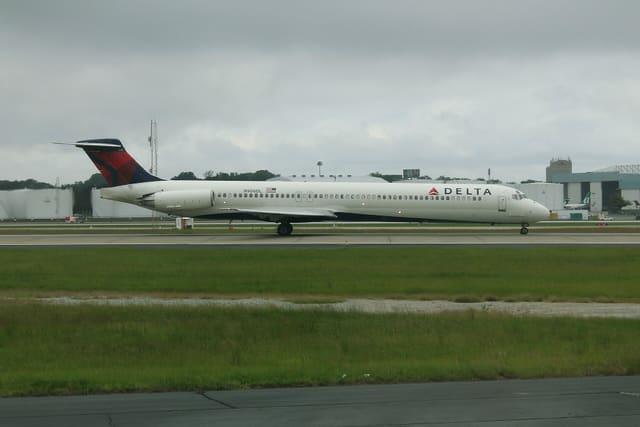 N906DL - Douglas