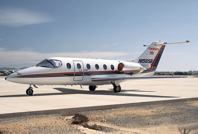 N1565B - Business jet