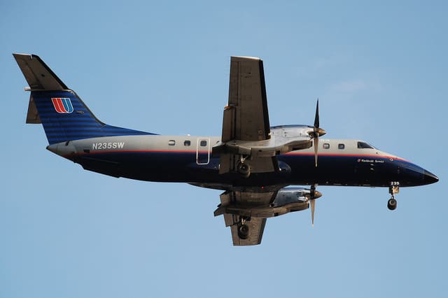 N235SW - Twin-engine aircraft